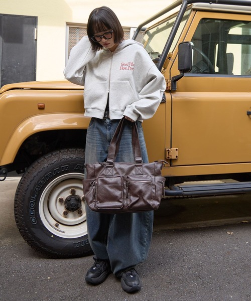 UNISEX/PCポケット付き/500mlペットボトルも入る》10ポケットボストン