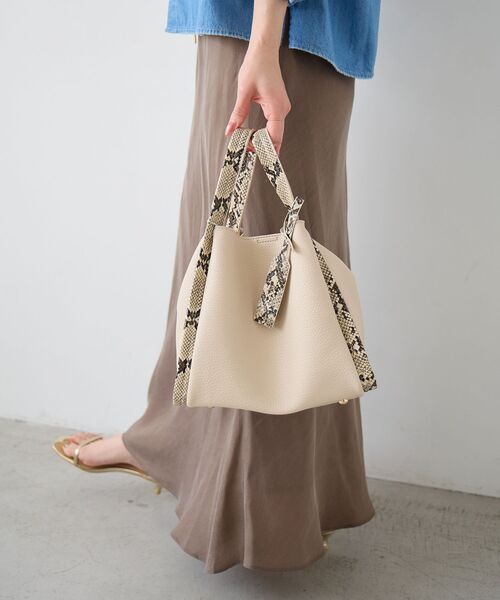 le.coeur blanc(ルクールブラン)の「3setソフトレザー調バッグ(ショルダーバッグ・レディース・ベージュ/ブラック/シルバー/サックスブルー/ホワイト系その他2・FREE)」の2枚目の写真