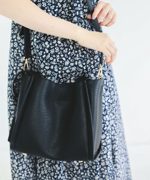 le.coeur blanc(ルクールブラン)の「3setソフトレザー調バッグ(ショルダーバッグ・レディース・ベージュ/ブラック/シルバー/サックスブルー/ホワイト系その他2・FREE)」の3枚目の写真