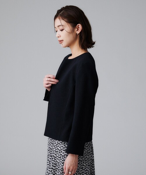 UNTITLED（アンタイトル）の「【短丈/日本製】カラミ風メッシュ ノーカラージャケット（ノーカラージャケット・レディース・ベージュ/ネイビー・46/48/50/44/42/00/01/02/03/04）」の10枚目の写真