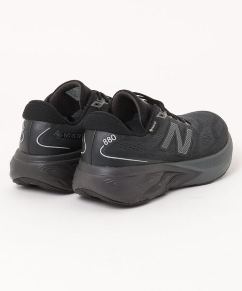 NEW BALANCE(ニューバランス)の「《New Balance》M880G(スニーカー・メンズ・ブラック×ブラック・25.5cm/26.0cm/26.5cm/27.0cm/27.5cm/28.0cm/25.0cm)」の2枚目の写真