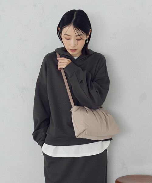 MONO　COMME CA（モノコムサ）の「パデットショルダー（ショルダーバッグ・レディース・ライトグレー/ブラック/ベージュ・FREE）」の9枚目の写真