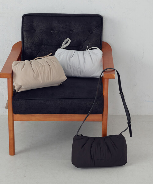 MONO　COMME CA（モノコムサ）の「パデットショルダー（ショルダーバッグ・レディース・ライトグレー/ブラック/ベージュ・FREE）」の10枚目の写真