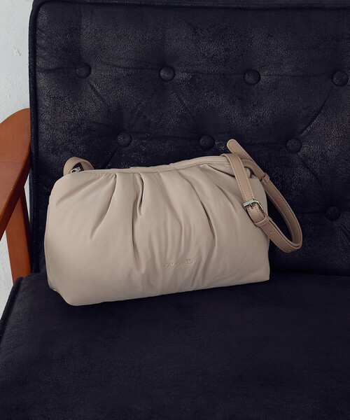 MONO　COMME CA（モノコムサ）の「パデットショルダー（ショルダーバッグ・レディース・ライトグレー/ブラック/ベージュ・FREE）」の12枚目の写真