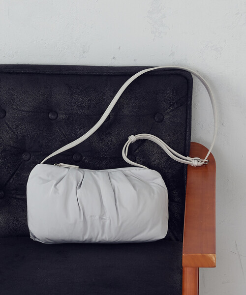 MONO　COMME CA（モノコムサ）の「パデットショルダー（ショルダーバッグ・レディース・ライトグレー/ブラック/ベージュ・FREE）」の13枚目の写真