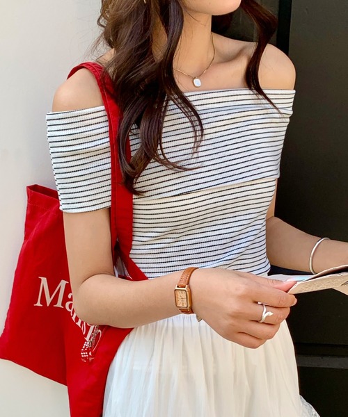 Per sist ence(パーシエンス)の「ボーダーオフショルトップス(Tシャツ/カットソー・レディース・ホワイト/ブラック・ONE SIZE)」の1枚目の写真