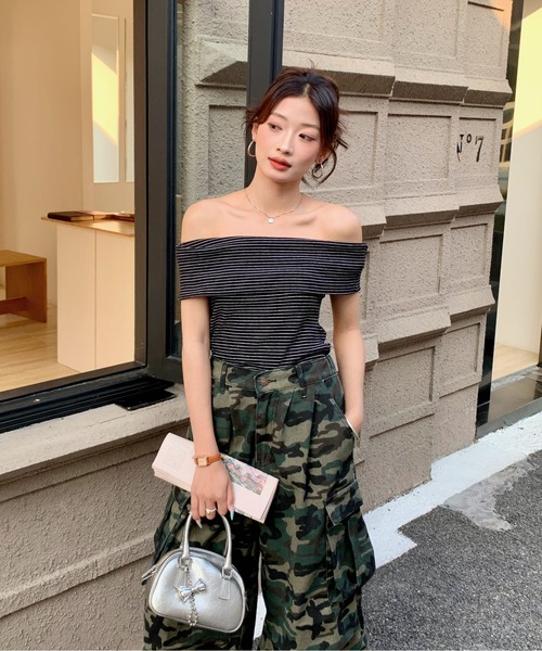 Per sist ence(パーシエンス)の「ボーダーオフショルトップス(Tシャツ/カットソー・レディース・ホワイト/ブラック・ONE SIZE)」の6枚目の写真