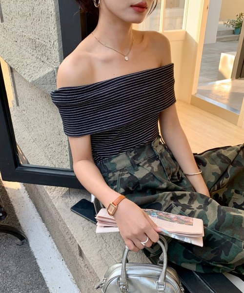 Per sist ence(パーシエンス)の「ボーダーオフショルトップス(Tシャツ/カットソー・レディース・ホワイト/ブラック・ONE SIZE)」の7枚目の写真