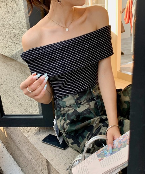 Per sist ence(パーシエンス)の「ボーダーオフショルトップス(Tシャツ/カットソー・レディース・ホワイト/ブラック・ONE SIZE)」の8枚目の写真
