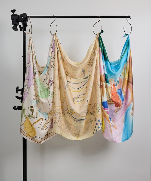 ROPE'（ロペ）の「【YUKO SAEKI for ROPE’・コラボ】スカーフ柄プリント シルクスカーフ/Lサイズ（バンダナ/スカーフ・レディース・ベージュ/サックスブルー/ピンク・FREE）」の11枚目の写真