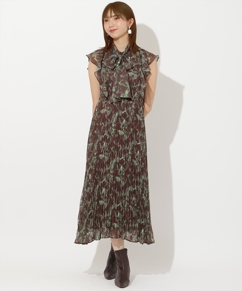 AND COUTURE(アンドクチュール)の「シフォンプリーツワンピース(ワンピース・レディース・ホワイト系その他/ブラック系その他/ブラウン系その他・FREE)」の3枚目の写真