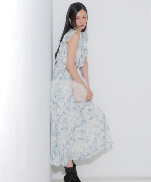 AND COUTURE(アンドクチュール)の「シフォンプリーツワンピース(ワンピース・レディース・ホワイト系その他/ブラック系その他/ブラウン系その他・FREE)」の5枚目の写真
