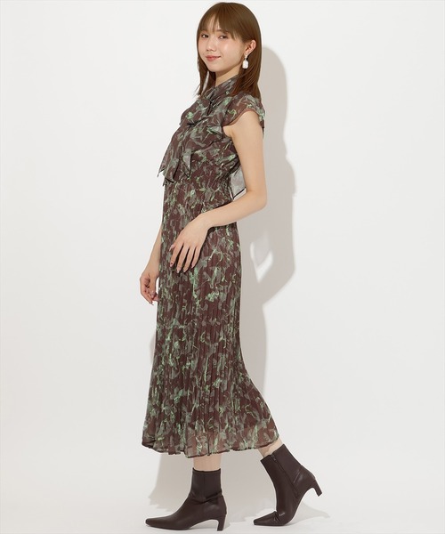 AND COUTURE(アンドクチュール)の「シフォンプリーツワンピース(ワンピース・レディース・ホワイト系その他/ブラック系その他/ブラウン系その他・FREE)」の17枚目の写真