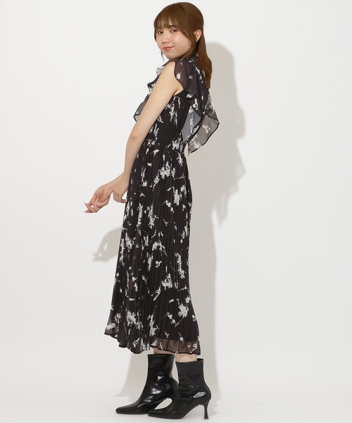 AND COUTURE(アンドクチュール)の「シフォンプリーツワンピース(ワンピース・レディース・ホワイト系その他/ブラック系その他/ブラウン系その他・FREE)」の11枚目の写真
