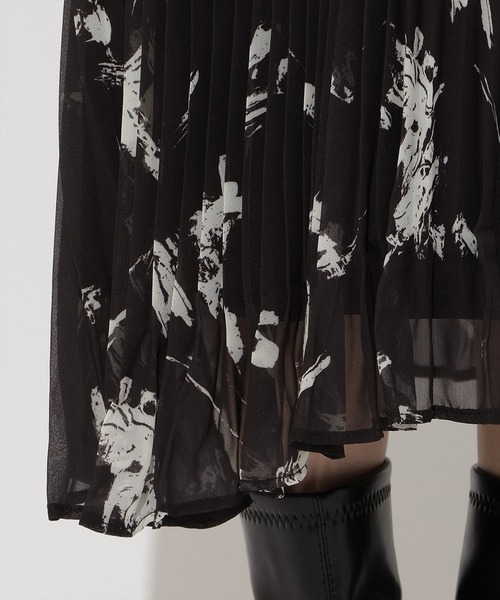 AND COUTURE(アンドクチュール)の「シフォンプリーツワンピース(ワンピース・レディース・ホワイト系その他/ブラック系その他/ブラウン系その他・FREE)」の14枚目の写真