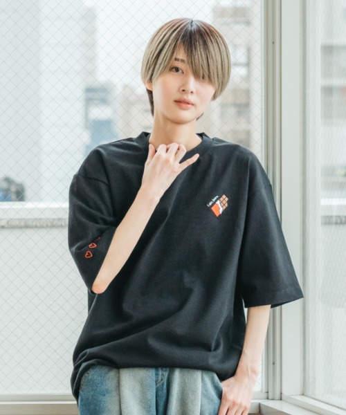 INTER FACTORY(インターファクトリー)の「あやせりんて - 刺繍半袖Tシャツ(Tシャツ/カットソー・レディース・ブラック/ホワイト・MEDIUM/LARGE)」の2枚目の写真