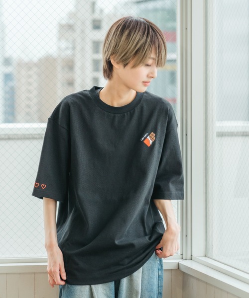 INTER FACTORY(インターファクトリー)の「あやせりんて - 刺繍半袖Tシャツ(Tシャツ/カットソー・レディース・ブラック/ホワイト・MEDIUM/LARGE)」の3枚目の写真