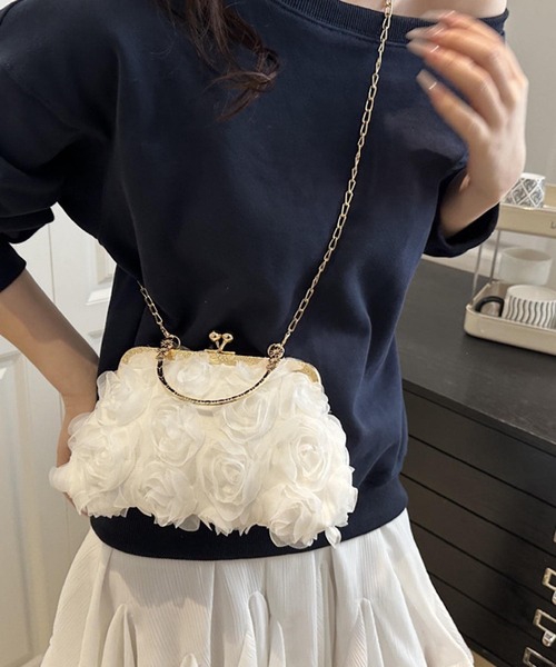 VIBGYOR(ヴィブジョー)の「Liaa/チュール フラワー がま口 ショルダーバッグ A18686(ショルダーバッグ・レディース・ブラック/ベージュ/ホワイト/ピンク・FREE)」の7枚目の写真
