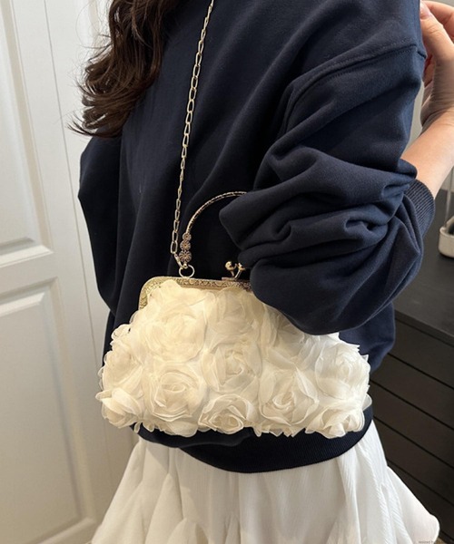 VIBGYOR(ヴィブジョー)の「Liaa/チュール フラワー がま口 ショルダーバッグ A18686(ショルダーバッグ・レディース・ブラック/ベージュ/ホワイト/ピンク・FREE)」の8枚目の写真