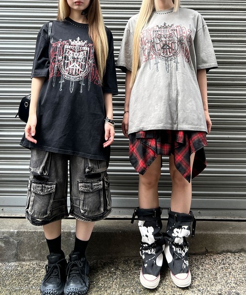 Figments(フィグメンツ)の「ネックラインスタッズエンブレムT(Tシャツ/カットソー・レディース・グレー/ブラック・FREE)」の8枚目の写真