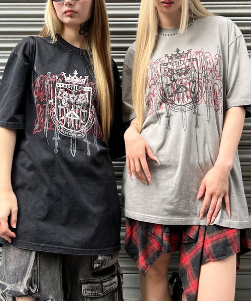 Figments(フィグメンツ)の「ネックラインスタッズエンブレムT(Tシャツ/カットソー・レディース・グレー/ブラック・FREE)」の7枚目の写真