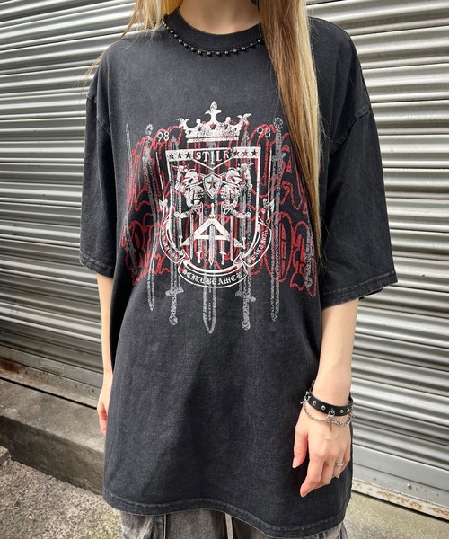 Figments(フィグメンツ)の「ネックラインスタッズエンブレムT(Tシャツ/カットソー・レディース・グレー/ブラック・FREE)」の10枚目の写真