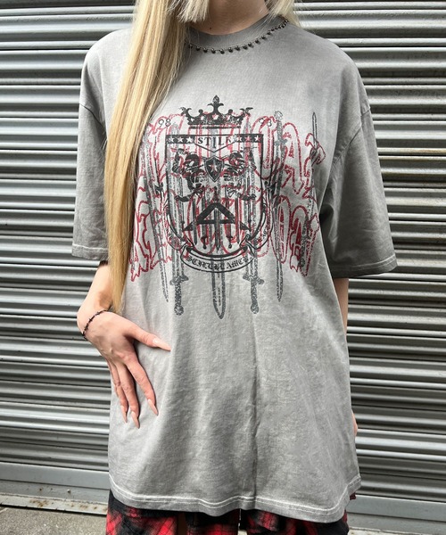 Figments(フィグメンツ)の「ネックラインスタッズエンブレムT(Tシャツ/カットソー・レディース・グレー/ブラック・FREE)」の9枚目の写真