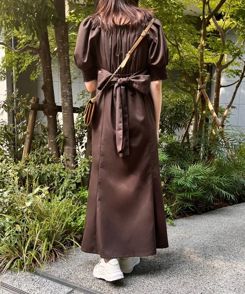 31 Sons de mode（トランテアン　ソン　ドゥ　モード）の「一部店舗限定 2wayオフショルバックリボンワンピース（ワンピース・レディース・ベージュ/ブラウン/ブラック・ﾌﾘ-）」の5枚目の写真