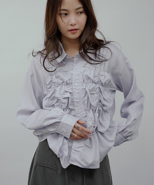 MUHET（ミュエータ）の「gather design long sleeve blouse / ギャザーデザインブラウス（シャツ/ブラウス・レディース・モカ/オフホワイト/ブラック/ライトブルー・FREE）」の4枚目の写真