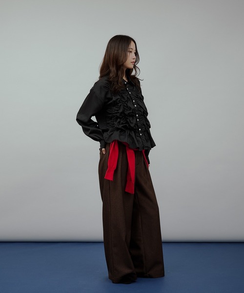 MUHET（ミュエータ）の「gather design long sleeve blouse / ギャザーデザインブラウス（シャツ/ブラウス・レディース・モカ/オフホワイト/ブラック/ライトブルー・FREE）」の6枚目の写真