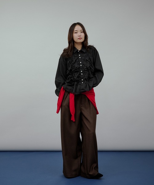 MUHET（ミュエータ）の「gather design long sleeve blouse / ギャザーデザインブラウス（シャツ/ブラウス・レディース・モカ/オフホワイト/ブラック/ライトブルー・FREE）」の5枚目の写真