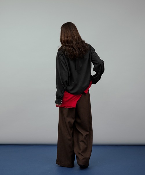 MUHET（ミュエータ）の「gather design long sleeve blouse / ギャザーデザインブラウス（シャツ/ブラウス・レディース・モカ/オフホワイト/ブラック/ライトブルー・FREE）」の7枚目の写真