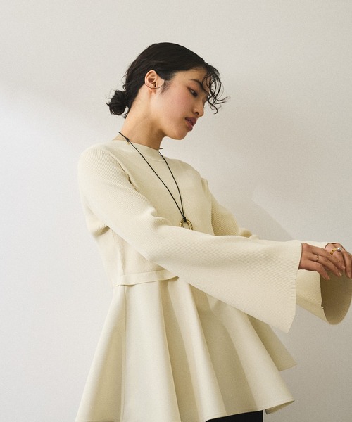 ADAM ET ROPE'（アダムエロペ）の「【サステナブル】ペプラムコンビニットプルオーバー（Tシャツ/カットソー・レディース・ブラック/オフホワイト/ライトグリーン・FREE）」の16枚目の写真