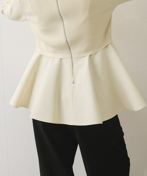 ADAM ET ROPE'（アダムエロペ）の「【サステナブル】ペプラムコンビニットプルオーバー（Tシャツ/カットソー・レディース・ブラック/オフホワイト/ライトグリーン・FREE）」の17枚目の写真