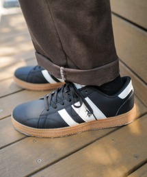 U.S. POLO ASSN.（ユーエスポロアッスン）の「【U.S.POLO ASSN./ユーエスポロアッスン】【最旬フットボールデザイン】ローカットスニーカー 上質PUレザー ガムソール（スニーカー）」