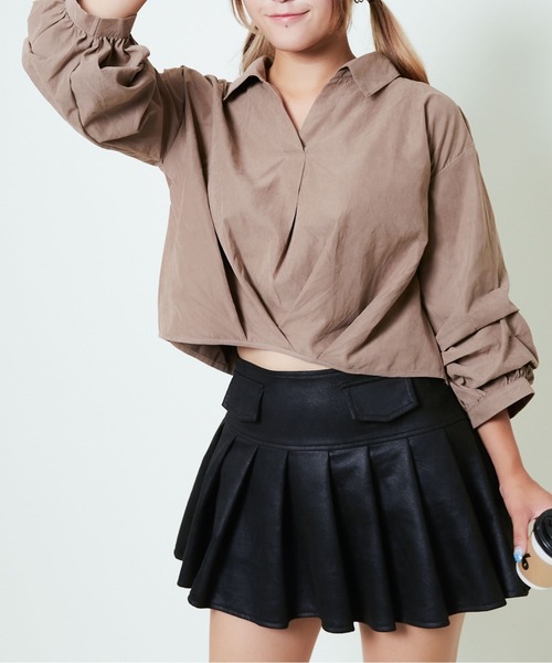GORGE(ゴージ)の「《スエード風×袖タック》レディース 長袖ブラウス フロントひねりデザイン 秋冬トップス(シャツ/ブラウス・レディース・カーキ/モカ/グレイッシュベージュ/テラコッタ・F)」の13枚目の写真
