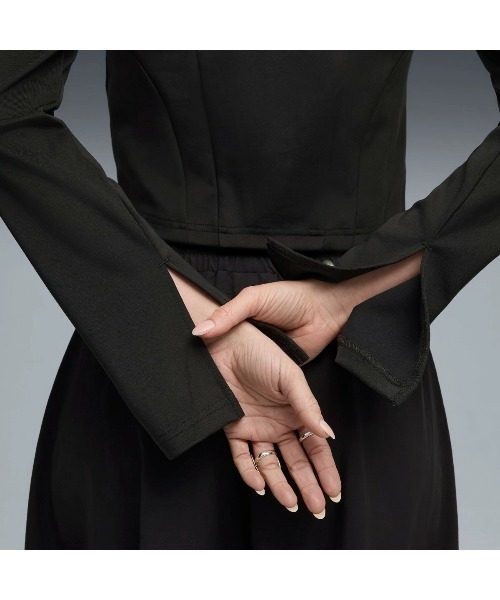 PUMA(プーマ)の「PUMA DARE TO SLIM CROPPED TRACK JACKET(プーマ DARE TO スリム クロップド トラックジャケット)(ブルゾン・レディース・ブラック系・SMALL/MEDIUM/LARGE)」の6枚目の写真