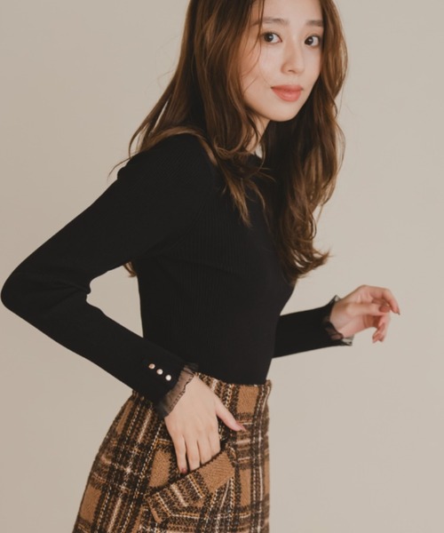 MISCH MASCH(ミッシュマッシュ)の「袖シアーフリルベーシックリブニット(ニット/セーター・レディース・ピンク/グレー/ブラック・フリ-)」の2枚目の写真