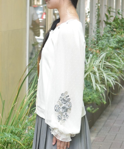 axes femme(アクシーズファム)の「ローズ刺繍カットカーディガン(カーディガン/ボレロ・レディース・ブラック/キナリ/ラベンダー・FREE)」の15枚目の写真