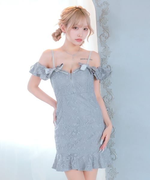 Tika（ティカ）の「キャバドレス ミニ タイト オフショルダー 谷間 刺繍 レース 肩出し フリル袖 ジップ リボン 裾フリルドレス キャバワンピ（ドレス・レディース・ホワイト/グレー・L/M/S/XL）」の3枚目の写真