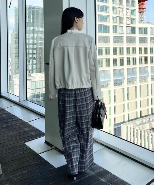 couture brooch（クチュールブローチ）の「【通勤・大人上品】スエード調ダンボール ノーカラージャケット（ブルゾン・レディース・キャメル/ライトグレー/チャコールグレー・40/38/36/42）」の5枚目の写真