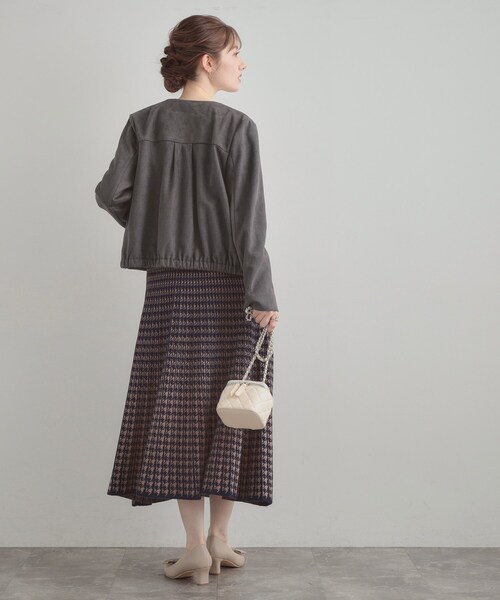 couture brooch（クチュールブローチ）の「【通勤・大人上品】スエード調ダンボール ノーカラージャケット（ブルゾン・レディース・キャメル/ライトグレー/チャコールグレー・40/38/36/42）」の9枚目の写真