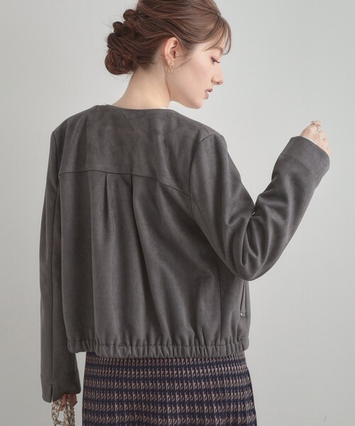 couture brooch（クチュールブローチ）の「【通勤・大人上品】スエード調ダンボール ノーカラージャケット（ブルゾン・レディース・キャメル/ライトグレー/チャコールグレー・40/38/36/42）」の12枚目の写真