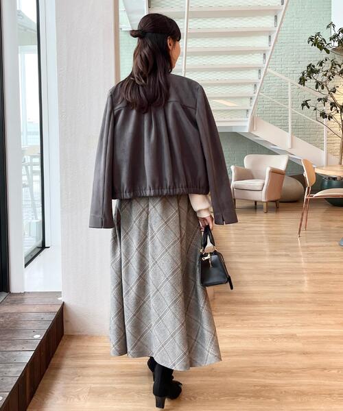 couture brooch（クチュールブローチ）の「【通勤・大人上品】スエード調ダンボール ノーカラージャケット（ブルゾン・レディース・キャメル/ライトグレー/チャコールグレー・40/38/36/42）」の15枚目の写真