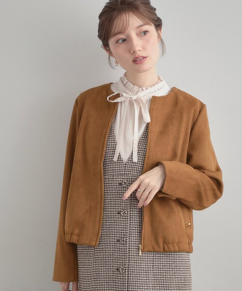 couture brooch（クチュールブローチ）の「【通勤・大人上品】スエード調ダンボール ノーカラージャケット（ブルゾン・レディース・キャメル/ライトグレー/チャコールグレー・40/38/36/42）」の20枚目の写真