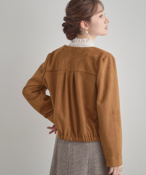 couture brooch（クチュールブローチ）の「【通勤・大人上品】スエード調ダンボール ノーカラージャケット（ブルゾン・レディース・キャメル/ライトグレー/チャコールグレー・40/38/36/42）」の22枚目の写真