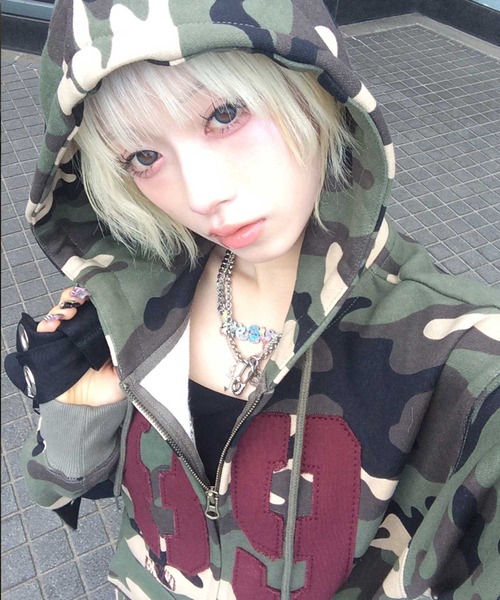 MAHAGRID(マハグリッド)の「『mahagrid/マハグリッド』 CAMO APPLIQUE ZIP UP HOODIE/迷彩柄 ナンバリングアップリケデザイン ジップアップパーカー(パーカー・レディース・グレー/グリーン・M/L/S)」の10枚目の写真