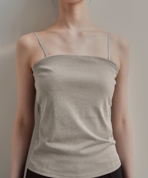 kaene（カエン）の「カップ付きラメベアトップインナー（チューブトップ・レディース・グレイッシュベージュ・FREE）」の3枚目の写真