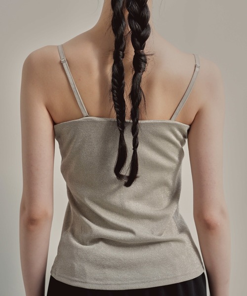 kaene（カエン）の「カップ付きラメベアトップインナー（チューブトップ・レディース・グレイッシュベージュ・FREE）」の4枚目の写真