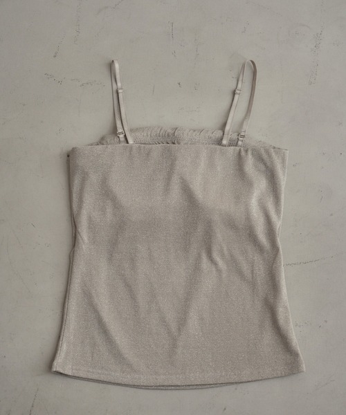 kaene（カエン）の「カップ付きラメベアトップインナー（チューブトップ・レディース・グレイッシュベージュ・FREE）」の2枚目の写真